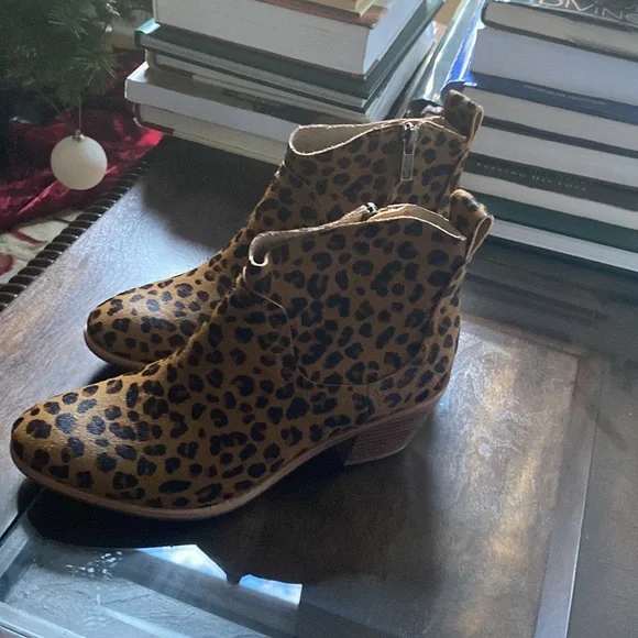 UGG Women's Kingsburg Leopard Boots